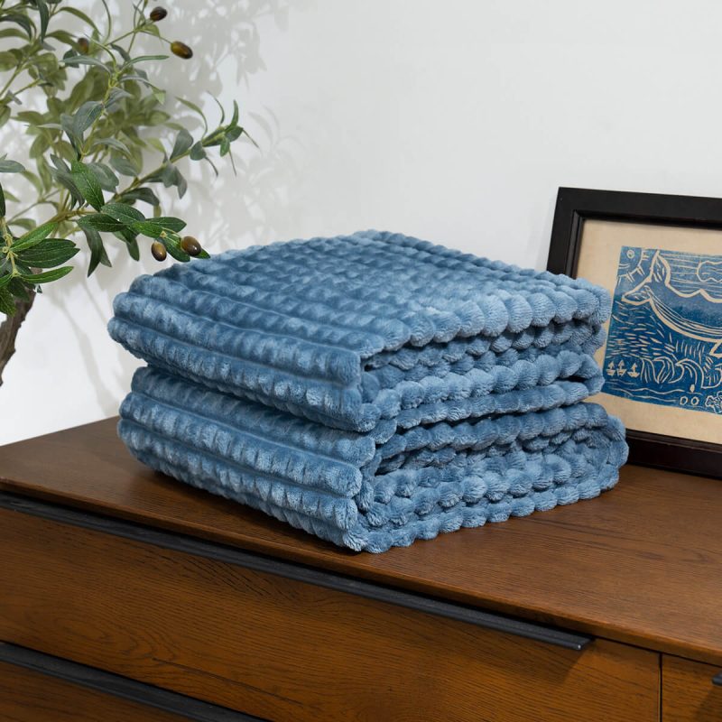 Chăn lông tuyết Amando Fleece gọn nhẹ màu trơn