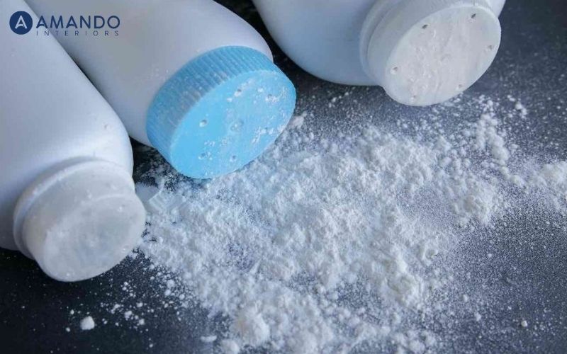 Gợi ý cách vệ sinh nệm lò xo tại nhà đơn giản, đúng chuẩn 6 Sử dụng phấn rôm để làm sạch nệm