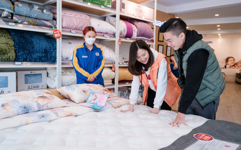 “Vua Nệm lừa đảo” – Khi thương hiệu bị lợi dụng bởi các bên bán hàng không minh bạch 3 Người dùng cần kiểm tra kỹ sản phẩm trước khi mua để tránh mua phải hàng kém chất lượng