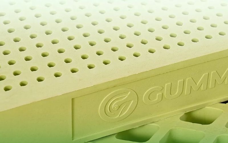 Review nệm Gummi Signature từ A đến Z đầy đủ và chi tiết nhất 5 Review nệm Gummi Signature - Bề mặt nệm có nhiều lỗ thoáng khí