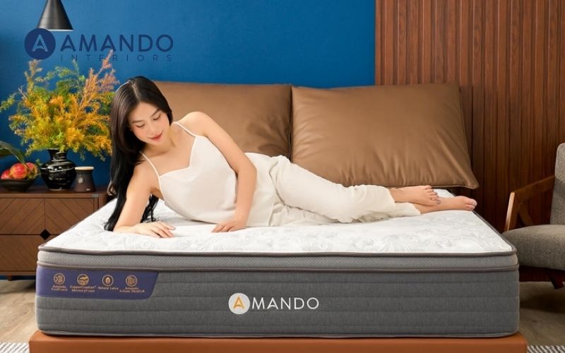 Nằm thử nệm để biết nên mua đệm lò xo hay đệm cao su