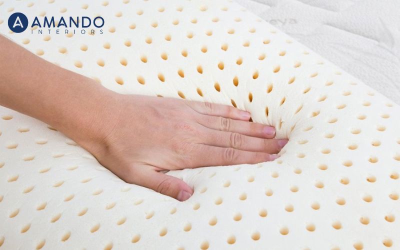 So sánh nệm foam và nệm lò xo chi tiết: Nên mua loại nào? 3 Nệm foam là dòng nệm được làm từ chất liệu polyurethane (PU) hoặc các biến thể cao cấp như memory foam, latex foam