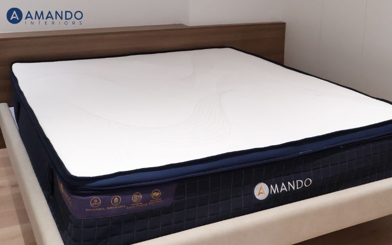 Đặt nệm trên bề mặt phẳng và chắc chắn
