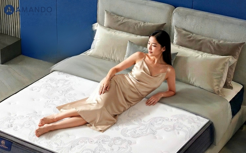 Với nệm size 180x200, kích thước giường lý tưởng là 190x210 cm