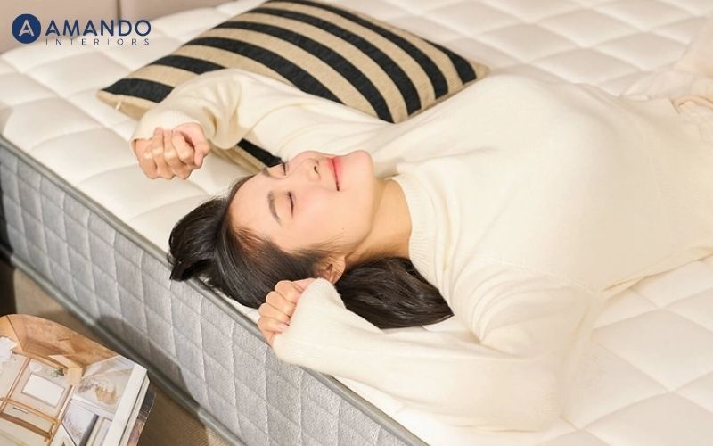 Nên nằm thử trước khi mua nệm
