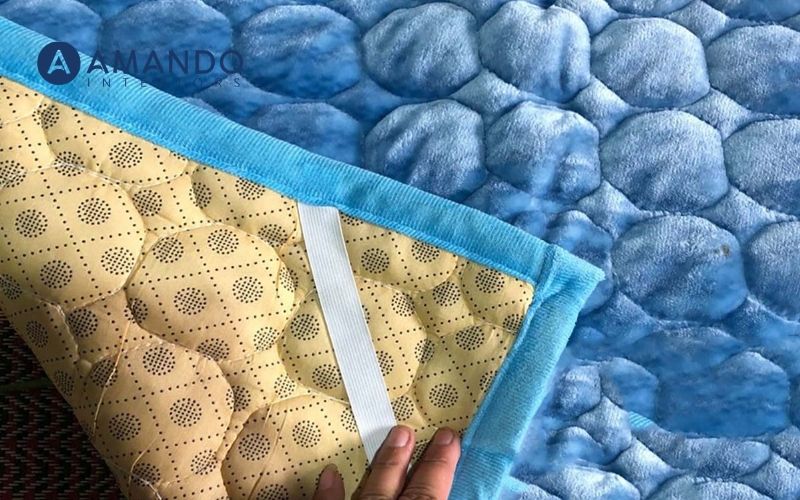 Đệm nhung trải giường giúp tăng cảm giác êm ái khi nằm