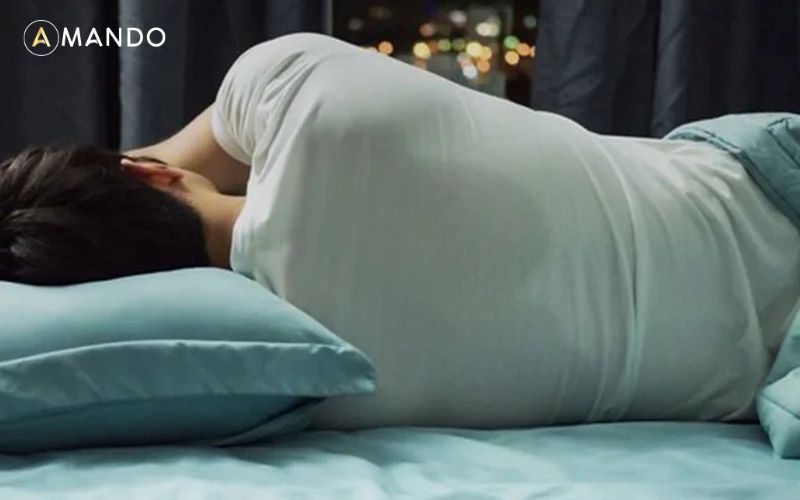 Nằm đệm nóng phải làm sao? Gợi ý các mẫu nệm mát thông thoáng khí 2 Nằm nệm bị nóng lưng xuất phát từ nhiều nguyên nhân khác nhau