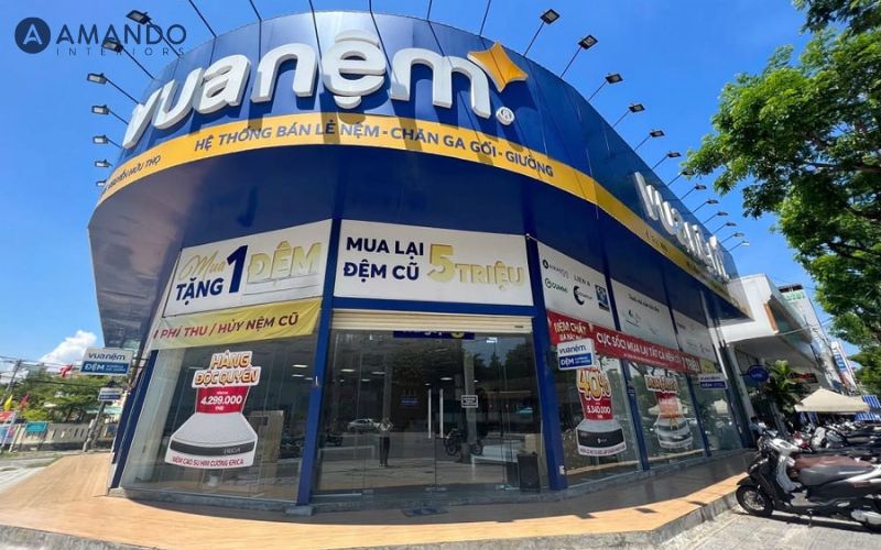 Khách hàng có thể đến các cửa hàng của Vua Nệm để nằm thử và trải nghiệm