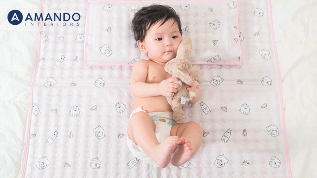 Trẻ sơ sinh nằm nệm bị nóng lưng phải làm sao?