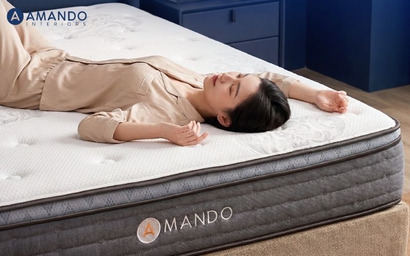 Nằm thử trực tiếp giúp chọn nệm phù hợp hơn