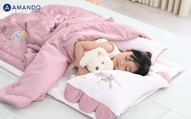 Giải đáp: Trẻ mấy tháng nằm gối được?